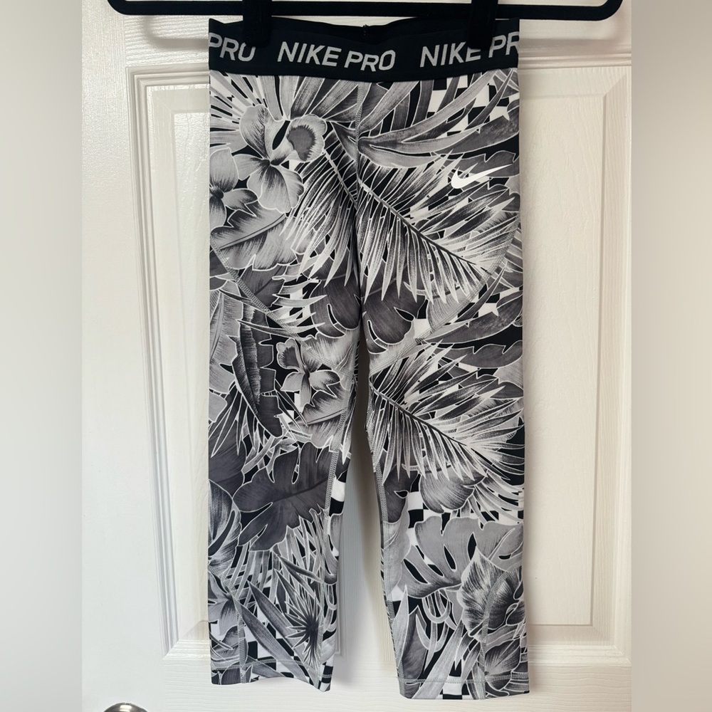 Nike Pro Girls Capri Leggings